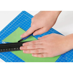 Dahle 10690 Plancha de Corte A4 22x30cm - 5 Capas con Nucleo Resistente al Corte - Lineas de Orientacion - Color Azul